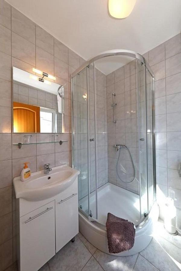 Apartments And Rooms By The Sea Stara Novalja, Pag - 6303 外观 照片